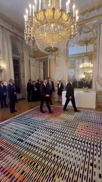 Emmanuel Macron défie Alexis Lebrun au tennis de table à l'Élysée