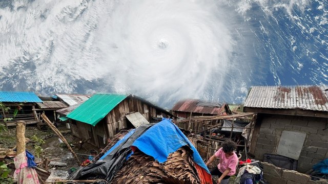 Cơn bão số 7 (Yinxing) có cường độ và sức ảnh hưởng đến đất liền của nước ta như thế nào? l VTC Now