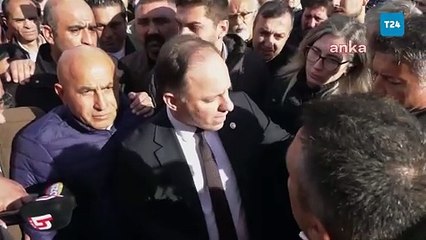 Yavuzyılmaz, barikatta polise sordu: Bahçeli, 'Öcalan gelsin, konuşsun' dediğinde şehitler aklınıza gelmiyor mu?