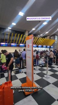 Passageiros dormem no Aeroporto de Congonhas após cancelamento de voos