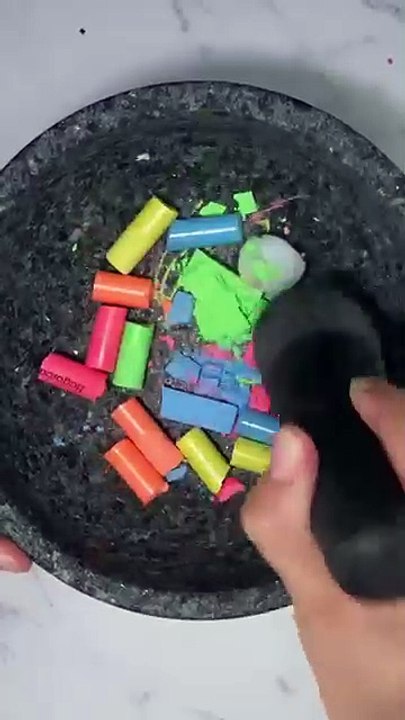 making slime asmr