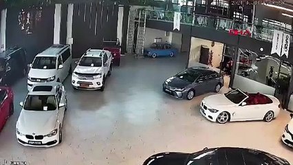 Deprem anı kamerada! Elazığ’da korkunç anlar