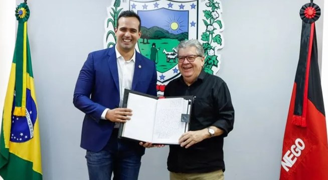 João Azevêdo tira licença e transmite cargo para o vice-governador Lucas Ribeiro do Progressistas