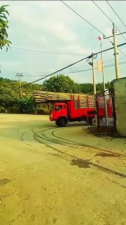 The car is quite new at first glance it looks like a beginner! Drive so carefully. #truck #transport