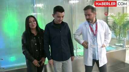 Annesinin yıllardır 'dik dur' dediği genç, 3 saatte 5 santim uzadı