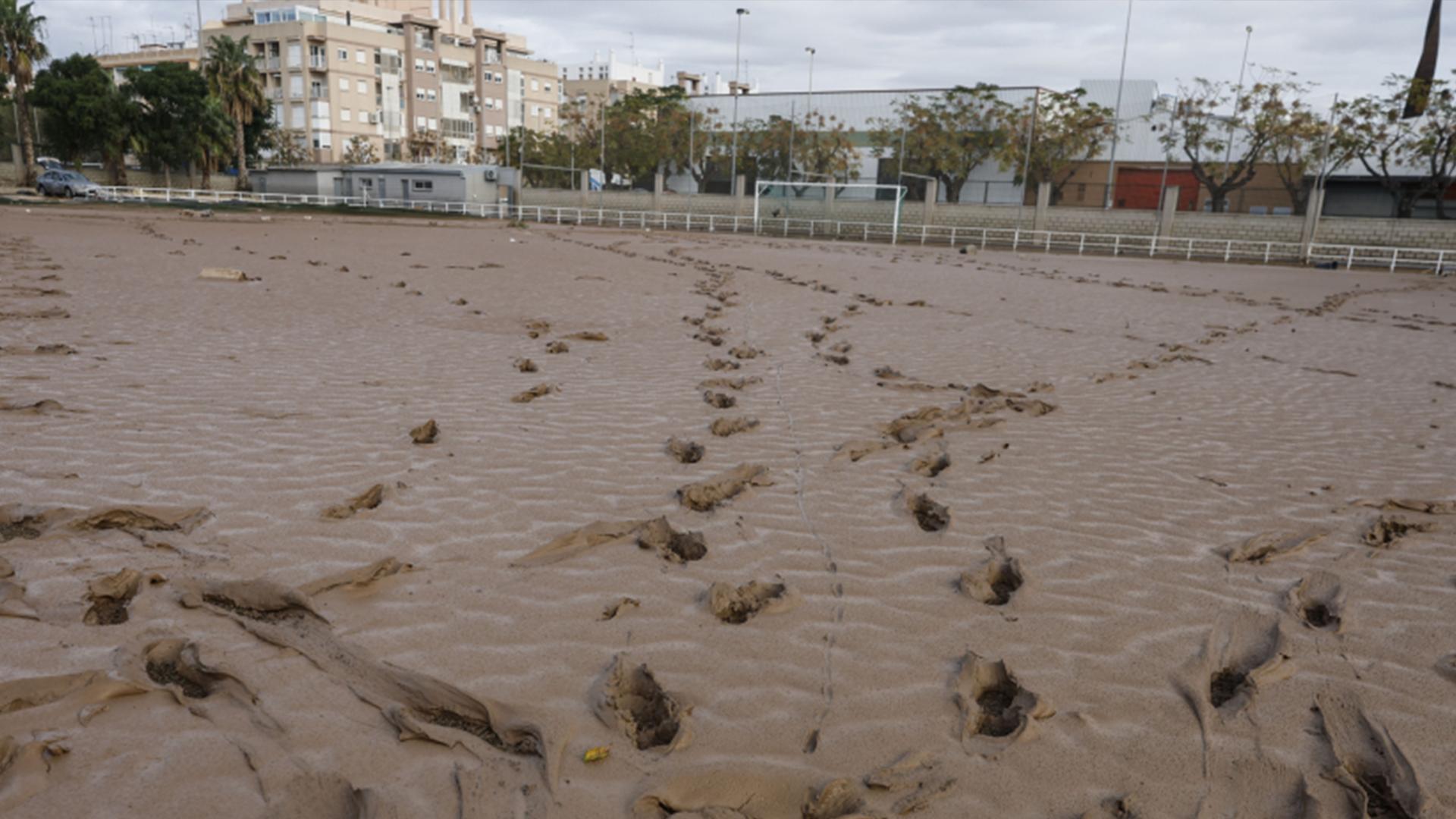 Valencia Enfrenta el Desafío de Reconstruir sus Campos de Fútbol Tras el Paso de la DANA