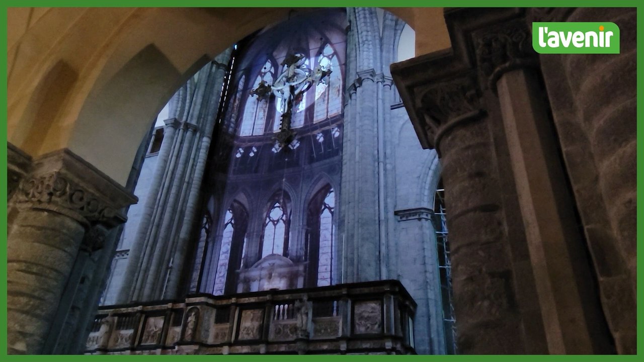 Le chœur de la cathédrale de Tournai imprimé sur une bâche trompe-l’œil