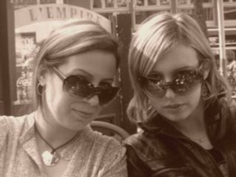 Assis par terre par  lillypop