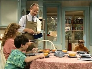 Alf S04E17-Der Jodelpriester