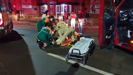 Piloto de 21 anos fratura duas pernas após colisão de Harley-Davidson com Ônix no Centro