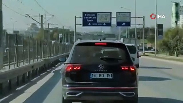 Direksiyon başında fenalaştı, bir sağa bir sola çarptı: O anlar kamerada