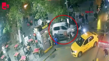 'Dur' ihtarına uymayan hafif ticari araç ters yöne girip, araçlara çarptı