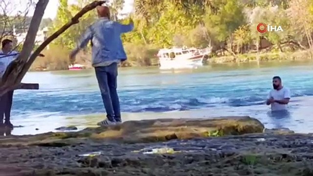 Buz gibi suda dert anlattı!