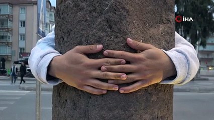 Sarılmaya ihtiyacı olanlara müjde! Çankırı'da bulunan 'kucaklama taşı' büyük ilgi görüyor