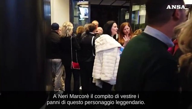 Neri Marcore' trasforma Sherlock Holmes in musical