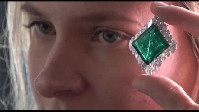 All'asta a Ginevra una spilla con un rarissimo smeraldo da 37 carati