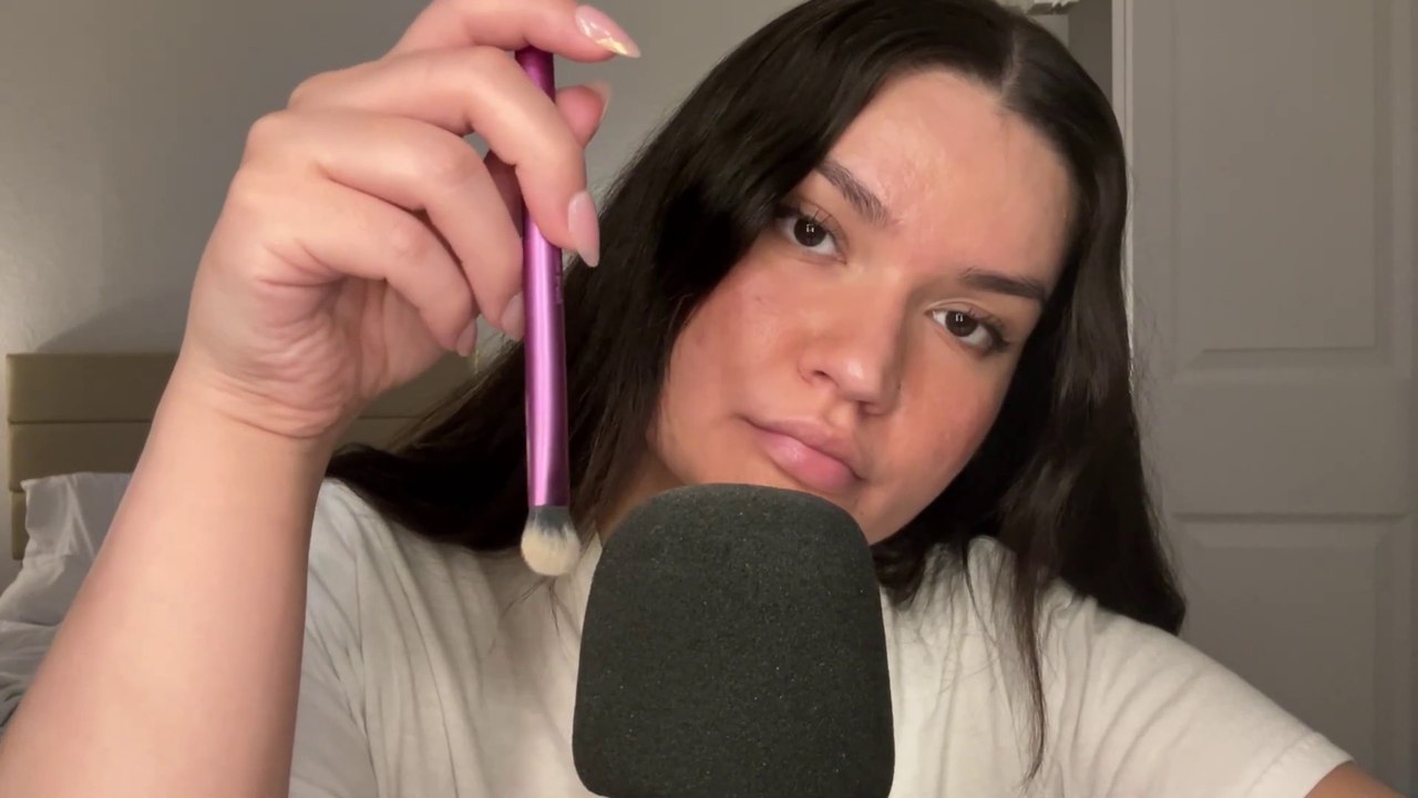 ❤️ASMR Mouth Sounds mic rubbing❤️ Scratching & Brushing (NO TALKING)