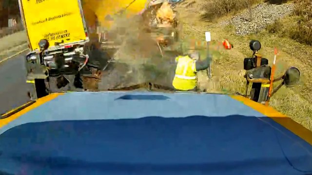 « Je me suis enfui au bon moment » : aux États-Unis, un employé d'autoroute échappe de peu à une collision avec un camion