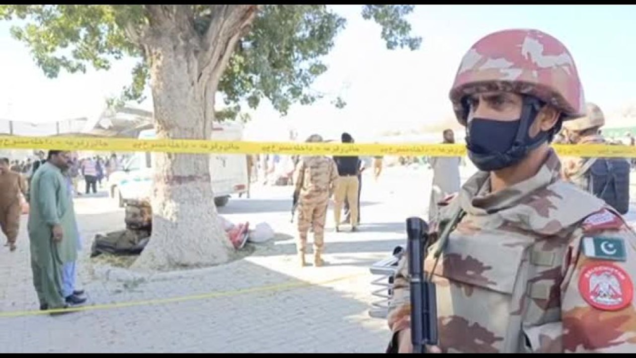 Pakistan, almeno 26 morti in un attentato alla stazione di Quetta
