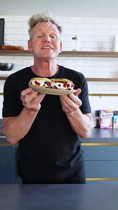 Bookmark this DELICIOUS @Welch’s Fruit Snacks ice cream sandwich 🍪🍨✨  Each batch makes 4 Welch’s Fruit Snacks Tutti Fruity Ice Cream Sandwiches !  Ingredients for the cookies 🍪 2 x 0.8oz Pouches of Welch’s Fruit Snacks, Berries ‘n Cherries Variety 4.4o