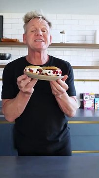 Bookmark this DELICIOUS @Welch’s Fruit Snacks ice cream sandwich 🍪🍨✨ Each batch makes 4 Welch’s Fruit Snacks Tutti Fruity Ice Cream Sandwiches ! Ingredients for the cookies 🍪 2 x 0.8oz Pouches of Welch’s Fruit Snacks, Berries ‘n Cherries Variety 4.4o