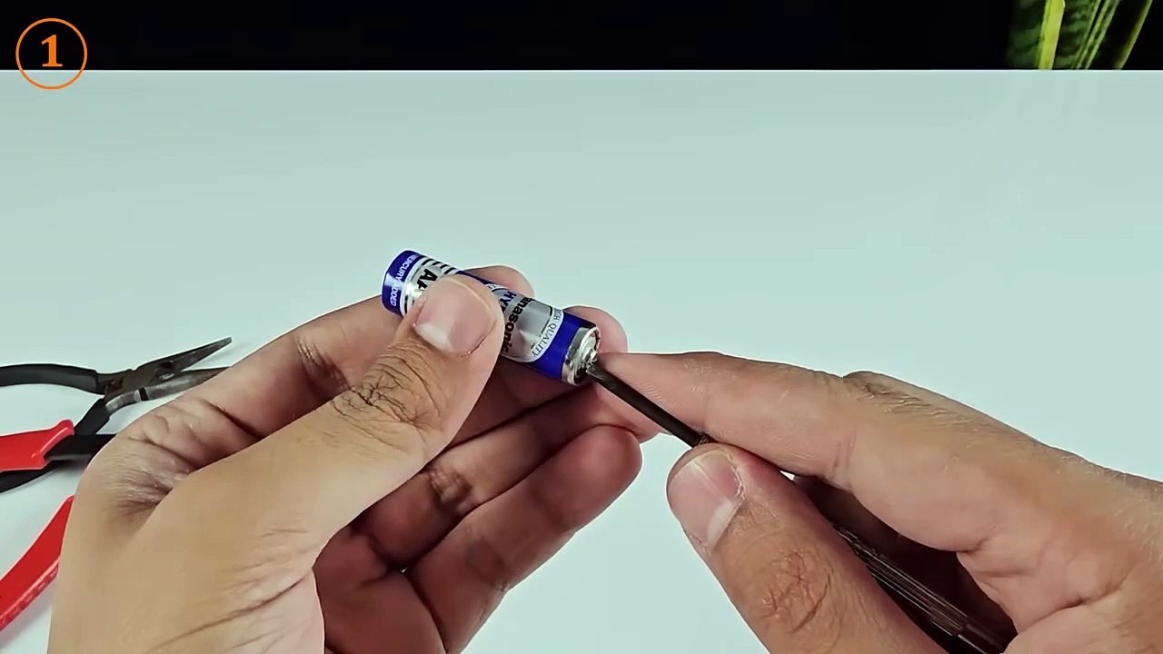 How to make 2 simple welding machine from Battery at home!