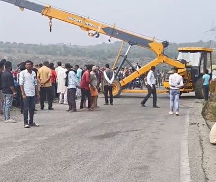 कैमोर मूड़ा पहाड़ से पचास फीट गहरी खाई में गिरा बाइक सवार युवक, दर्दनाक मौत