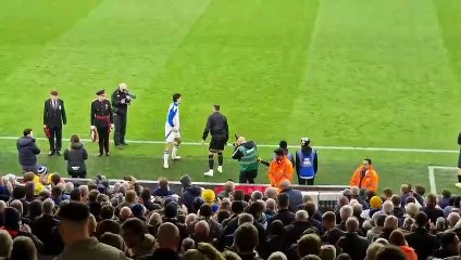 Leeds skipper Struijk lays wreath and Remembrance Day silence