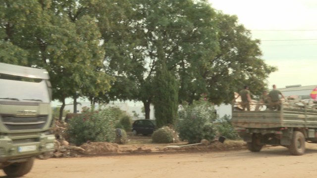 Continúan los trabajos de limpieza tras la DANA con la reapertura de los primeros negocios