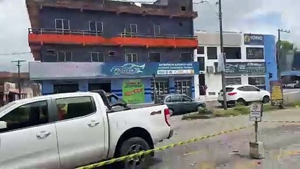 Carro fica completamente destruído após abastecer em posto de Camaçari