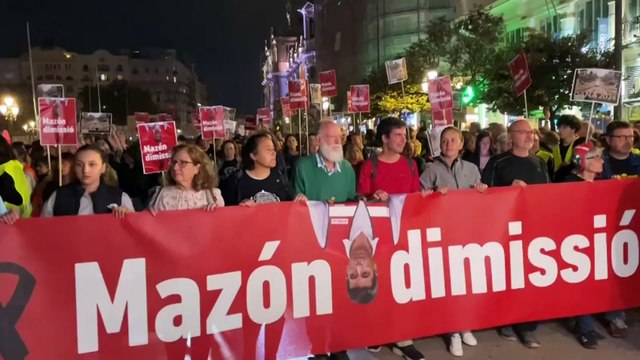 Mazón, dimisión : miles de valencianos salen a la calle indignados por la gestión de la DANA