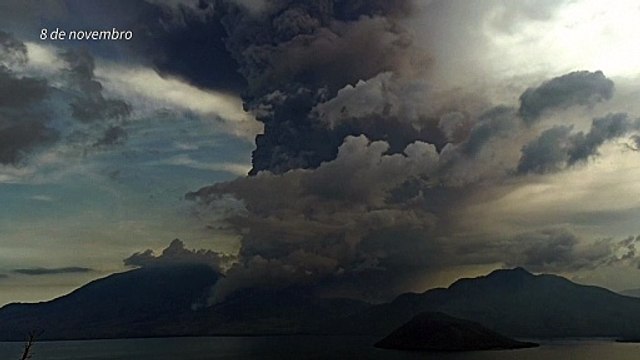 Nova erupção em vulcão na Indonésia lança enorme coluna de cinzas