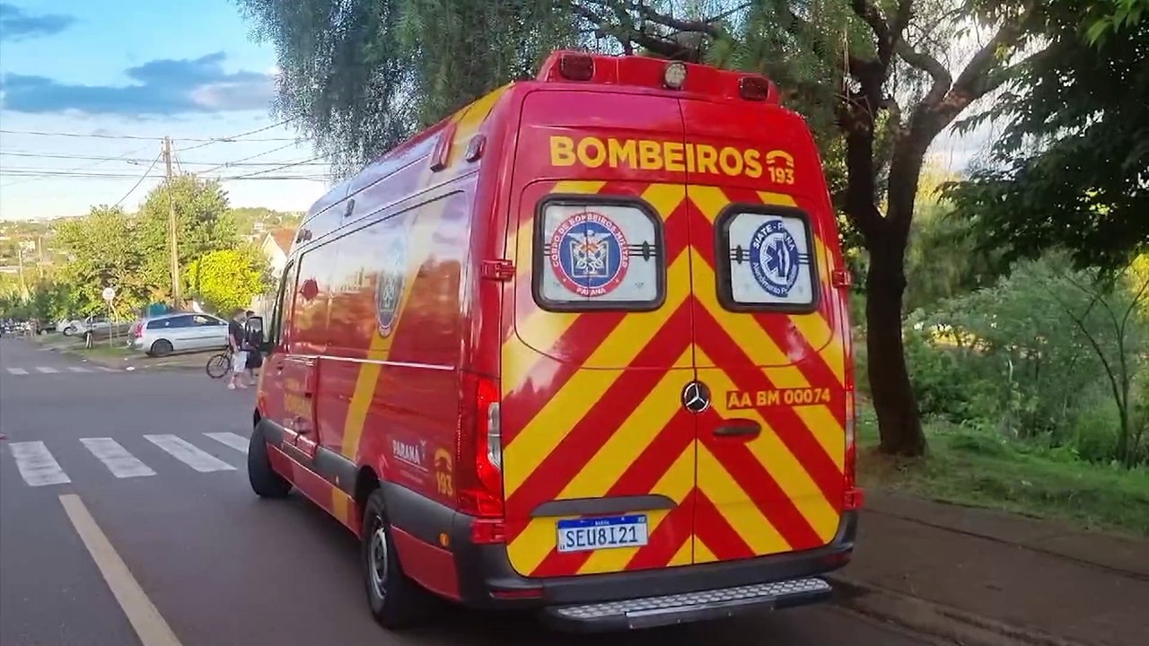De bicicleta, menino de seis anos é atingido por carro e precisa do atendimento Siate