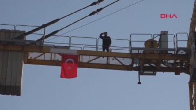 80 metrede Atatürk'e saygı duruşu