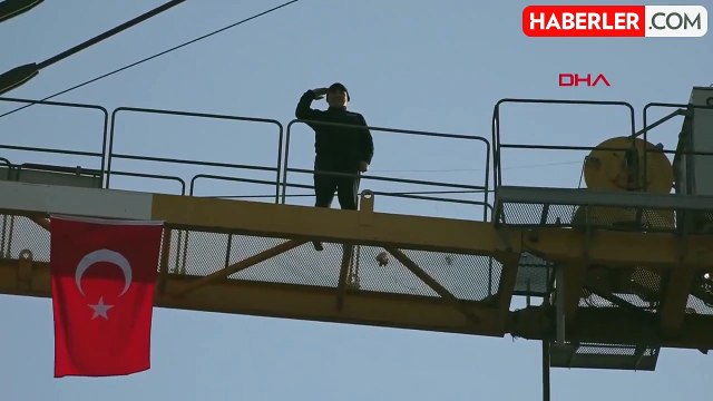 Çorum'da Kule Vinç Operatörü Atatürk İçin Saygı Duruşunda Bulundu