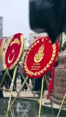 Ekrem İmamoğlu Taksim Meydanı'nda Atatürk'ü andı