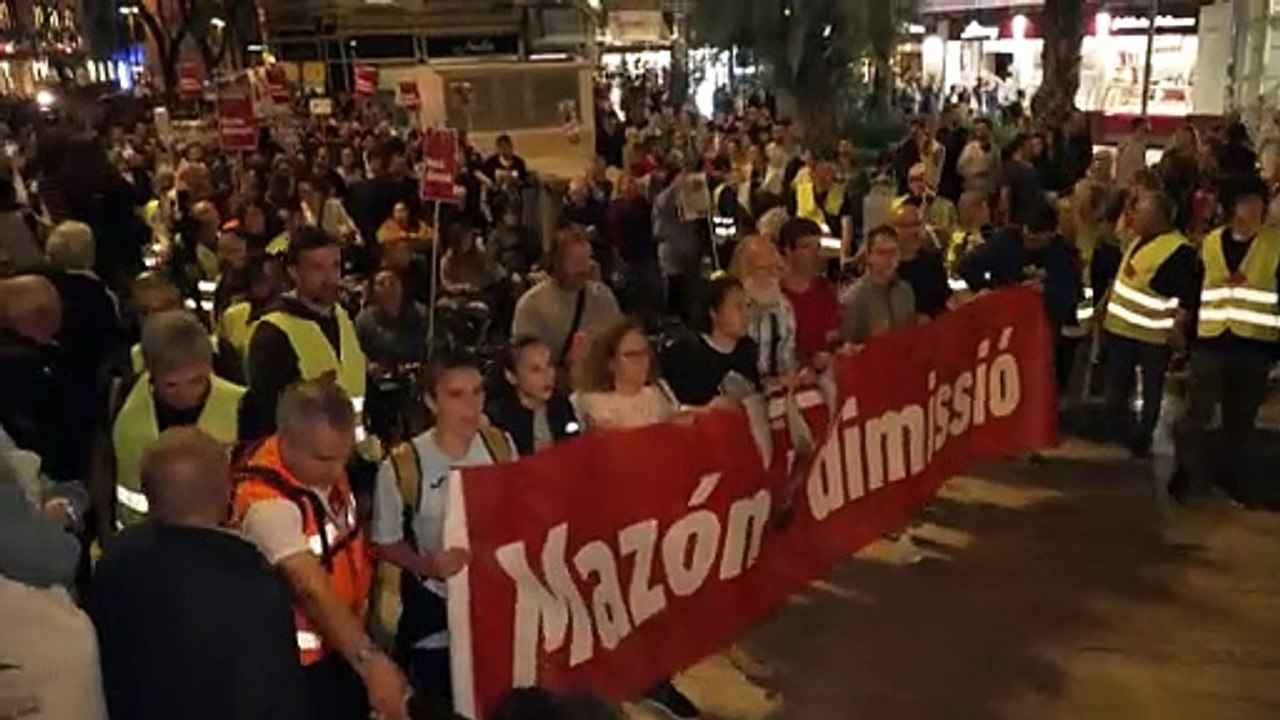 Überflutungen in Spanien: Großdemo gegen Krisenmanagement