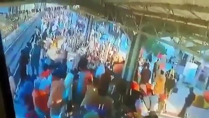 Pakistan'daki bir tren istasyonunda bombalı saldırı gerçekleşti