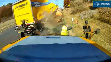 Tir si schianta a tutta velocità sul cantiere: operaio salvo per miracolo