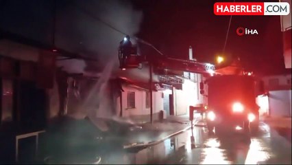 Balıkesir'de Yangında 3 Bina Küle Döndü