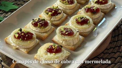 Canapés de queso de cabra con mermelada de tomate