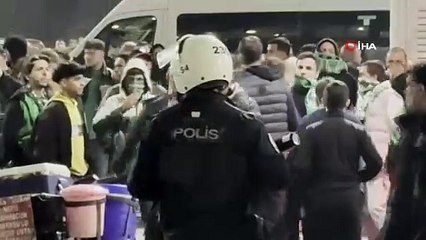 Kocaelispor - Sakaryaspor maçında ortalık karıştı!