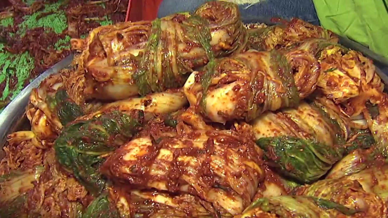 김장 재료값 여전히 높은 수준...10명 중 7명 "김장 안하겠다" / YTN