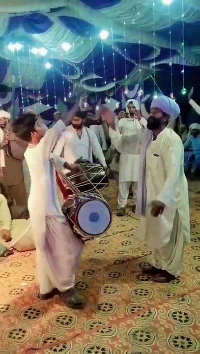 People playing,,,, - video Dailymotion