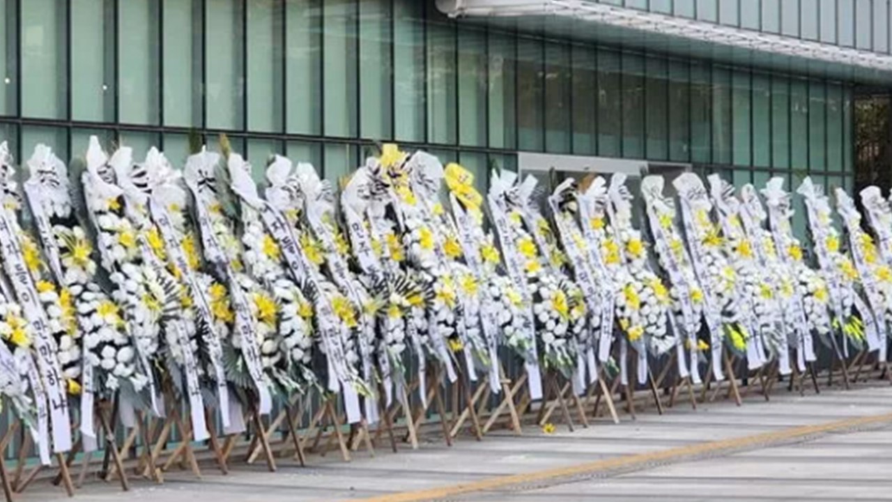 동덕여대, 남녀공학 되나?...줄지어 늘어선 '근조화환' [앵커리포트] / YTN