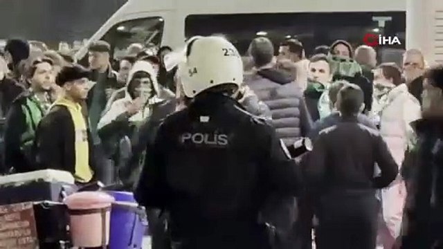 Sakaryaspor-Kocaelispor maçında ortalık karıştı! Maç sonu gergin anlar yaşandı