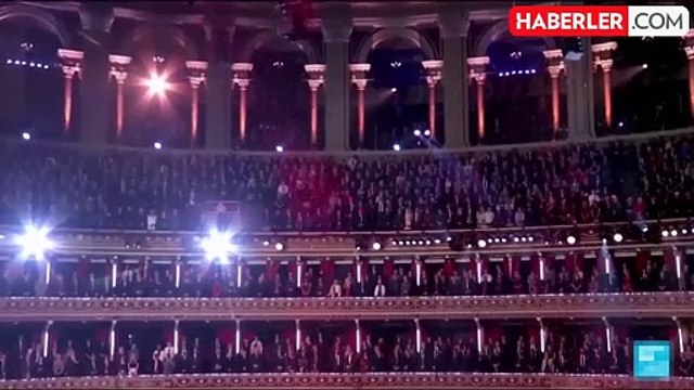 Prenses Kate Middleton, Anma Günü törenlerine eşi Prens William ile katıldı