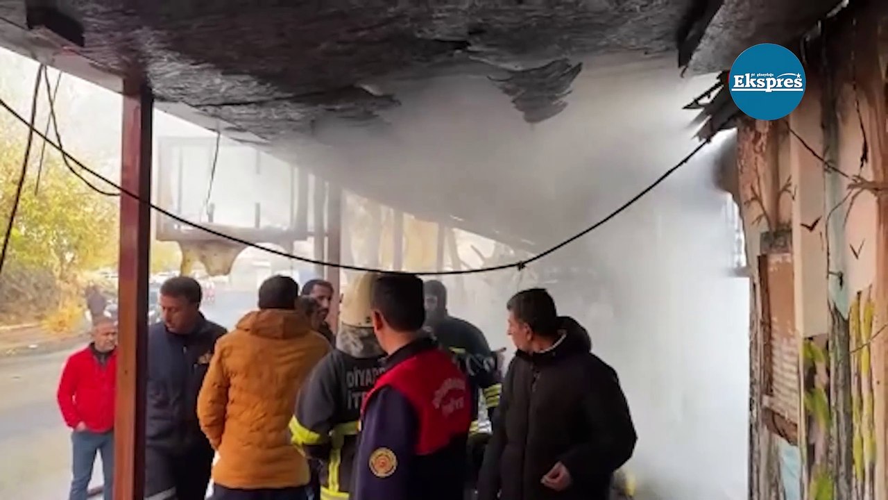 Diyarbakır'da korkutan yangın, kafe alev alev yandı