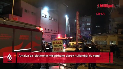 Görür görmez telefona sarıldı! 5 katlı apartmanda büyük panik