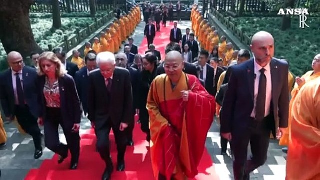 Cina, Mattarella visita il cimitero dei Missionari Cattolici e il tempio di Lingyin